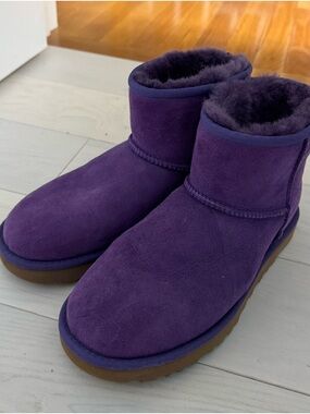 Ugg classic mini II sheepskin winter boots size 7 purple